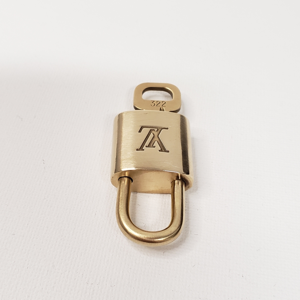 Louis Vuitton Authentic Gold Padlock with Key Shiny - Picture 5 of 11